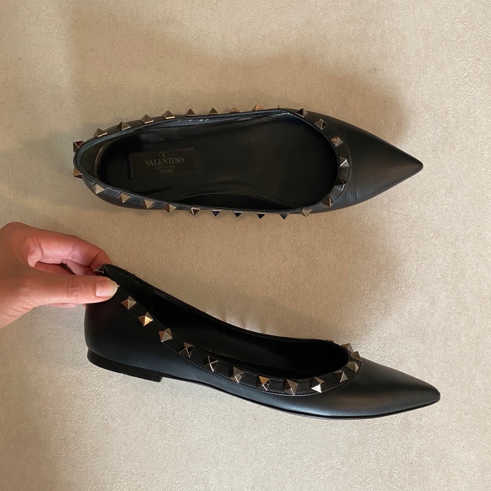 SOLD** Valentino Garavani Rockstud Flat - Picture 4 of 4